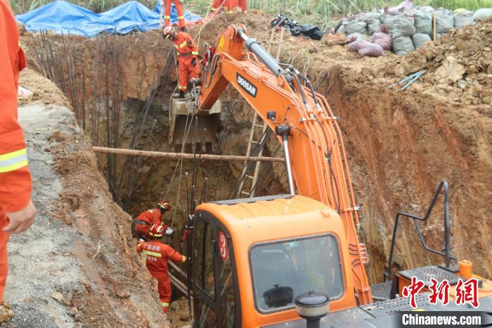 广西百色一在建基坑突然塌方致3人遇难