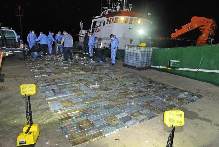  Ten suspects were arrested after police seized a R583 million cocaine shipment along the West Coast.