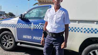 Mom applauds metro cop for guarding her car after she left window open at Durban  beachfront