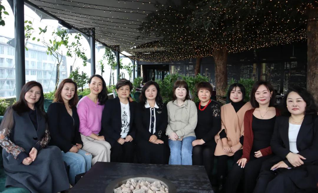 赵建玲全票连任全非洲华人妇女联合总会第八届会长