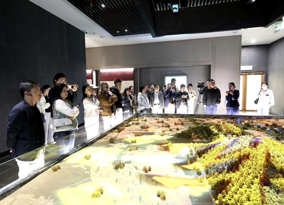 境外媒体代表团走进乾陵 领略盛唐文化魅力